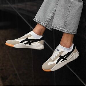 Deflorance Sneakers with Orange Soles